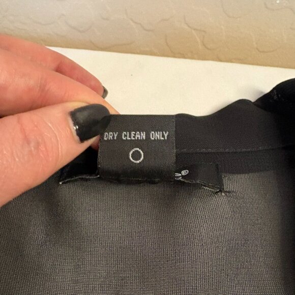 Karen Kane Black 100% Rayon Floral Embroidered Button Down Long Sleeve Blouse - Picture 10 of 10